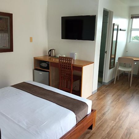 Bluewaves Westcliff Villa Balabag  ภายนอก รูปภาพ