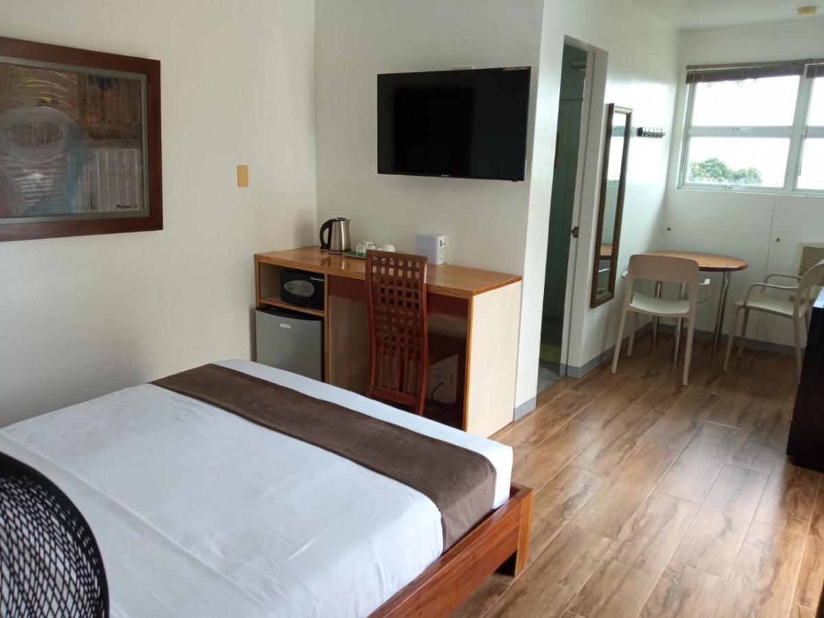 Bluewaves Westcliff Villa Balabag  ภายนอก รูปภาพ