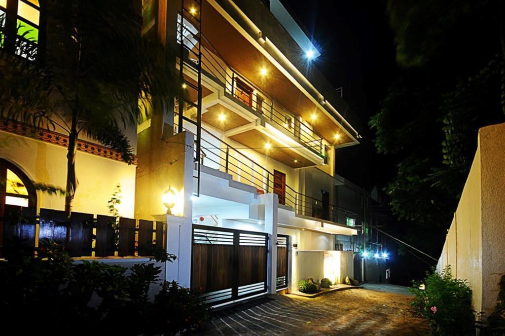 Bluewaves Westcliff Villa Balabag  ภายนอก รูปภาพ