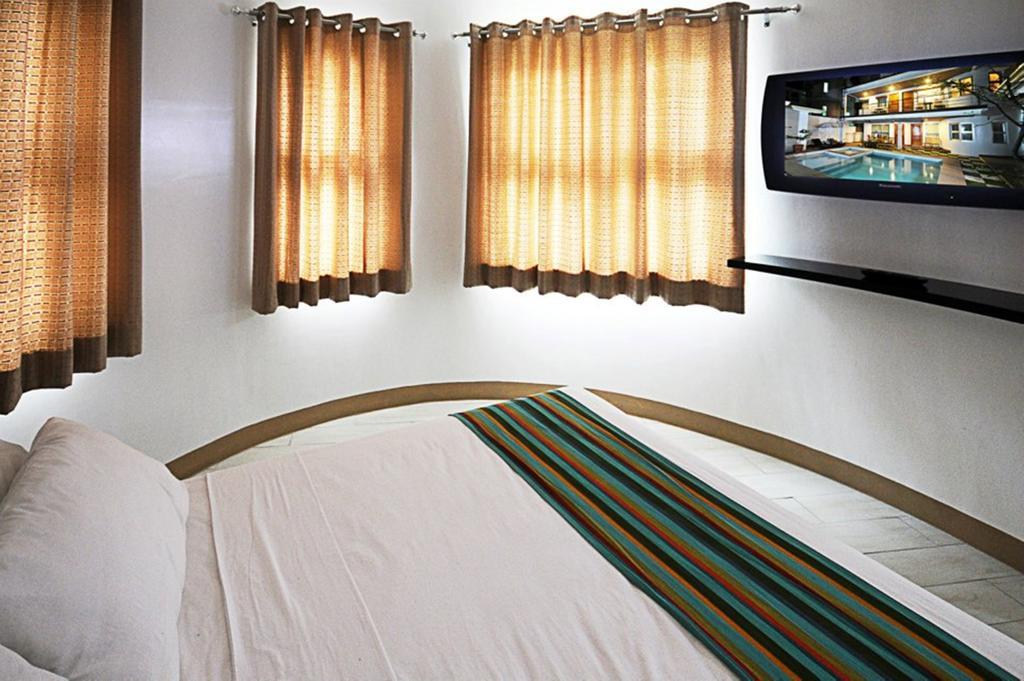 Bluewaves Westcliff Villa Balabag  ห้อง รูปภาพ