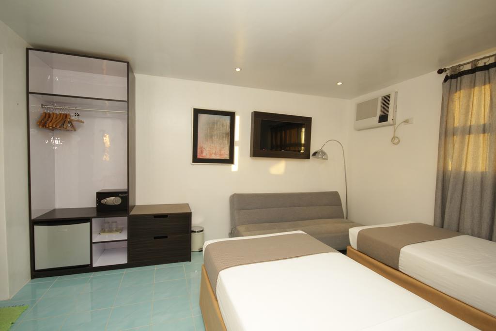 Bluewaves Westcliff Villa Balabag  ภายนอก รูปภาพ