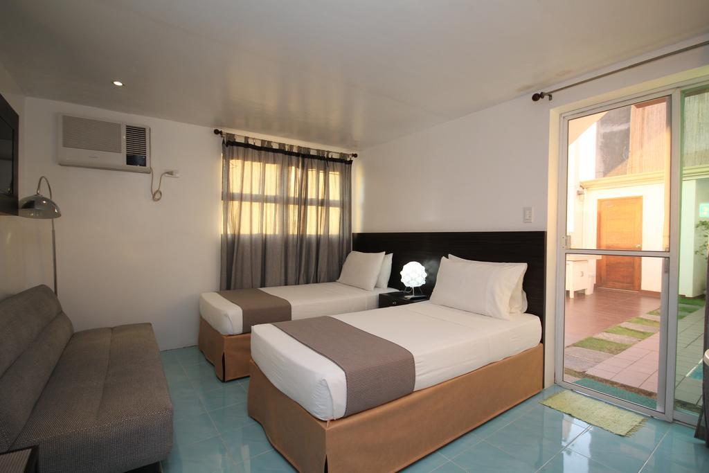 Bluewaves Westcliff Villa Balabag  ภายนอก รูปภาพ