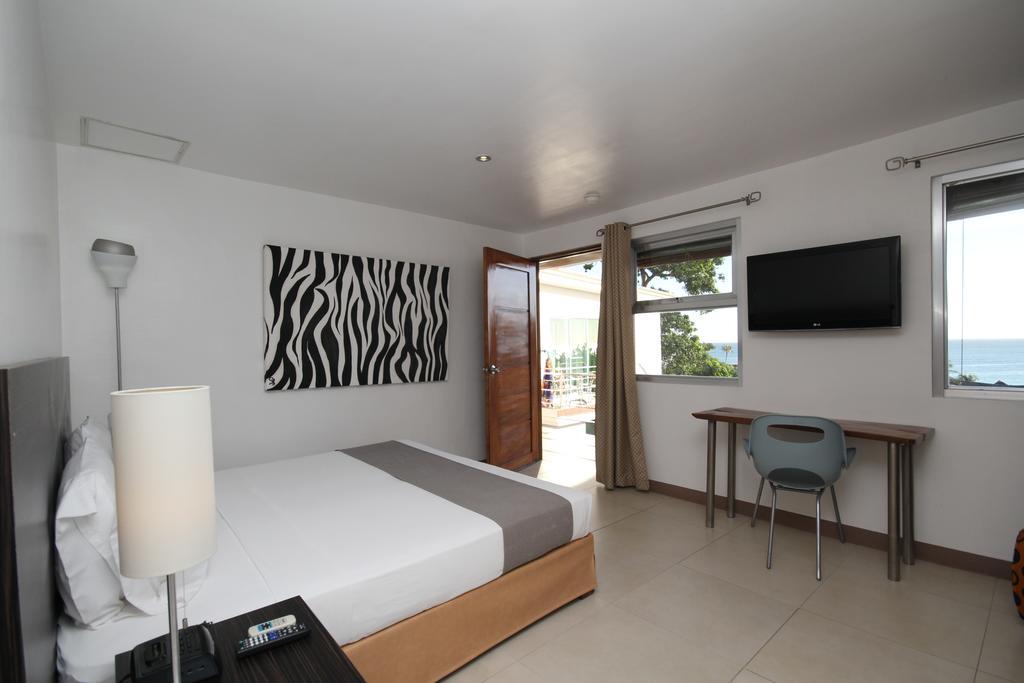 Bluewaves Westcliff Villa Balabag  ภายนอก รูปภาพ