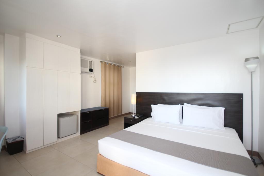 Bluewaves Westcliff Villa Balabag  ภายนอก รูปภาพ